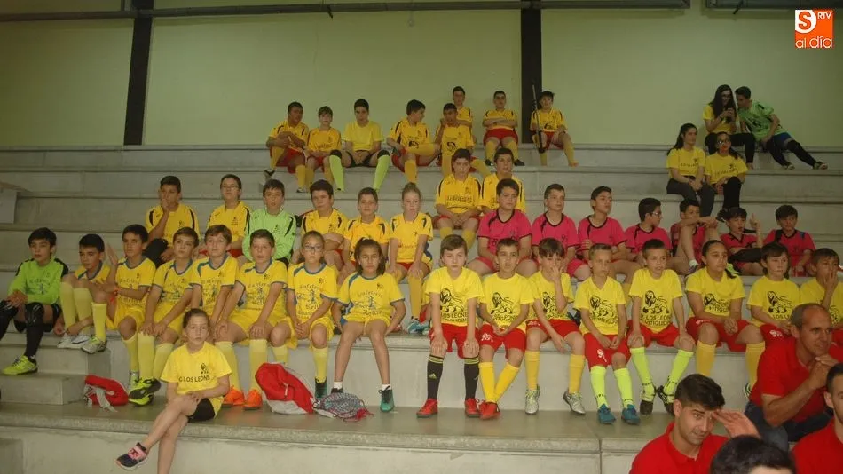 Buen ambiente en el I Torneo Adezos de fútbol sala  