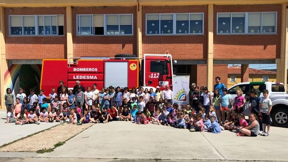 La campaña ‘Cada incendio quema algo tuyo’ llegaba esta mañana hasta el colegio de Ledesma