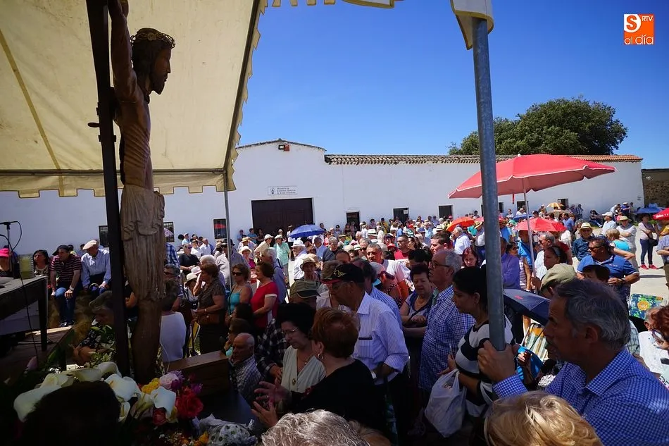 Miles de fieles presentaron sus respetos a la imagen del Cristo de Cabrera en la campa del Santuario