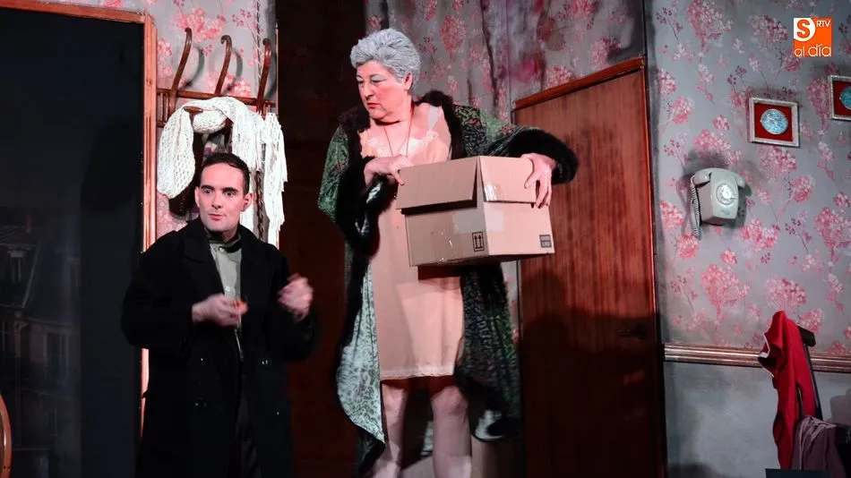 El grupo Parakenia Teatro abrió el certamen / E. Corredera