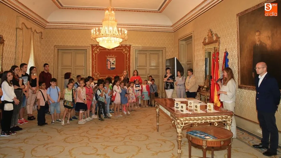 La concejala de Educación, Carmen Sánchez Bellota, ha entregado esta mañana los premios a los profesores. Foto: Alberto Martín