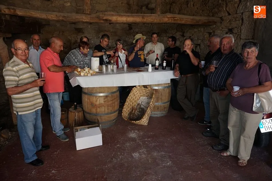 La primera ruta de bodegas atrae la atención de los vecinos