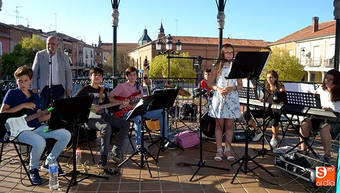 La Escuela Municipal de Música ponía punto y final a su concierto fin de curso desde el Templete