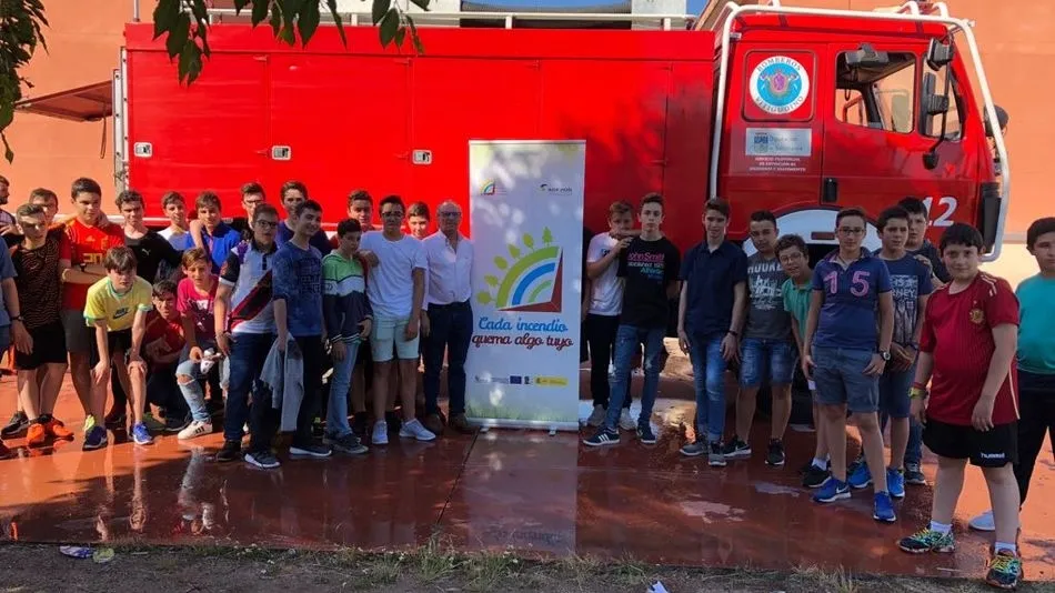 La campaña ‘Cada incendio quema algo tuyo’ llegaba esta mañana hasta el IES Ramos del Manzano