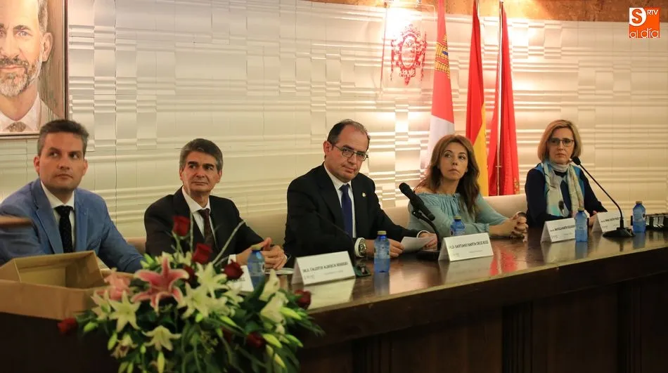 El Colegio de Médicos ha ofrecido el tradicional homenaje a los doctores jubilados. Foto: Alberto Martín
