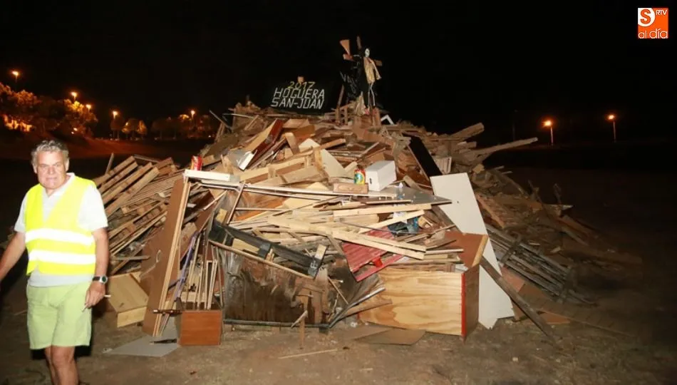 El barrio del Zurguén mantiene la tradición de la hoguera de San Juan