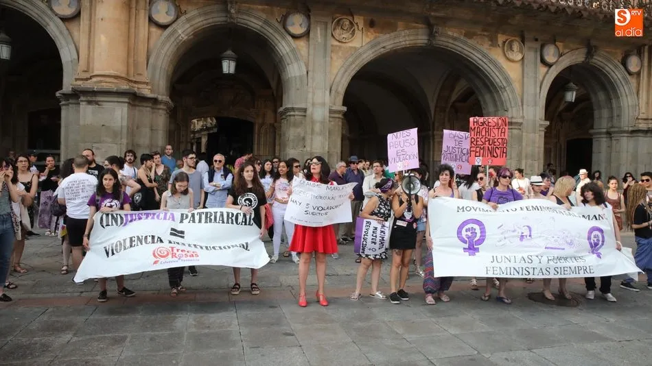 Concentración en la Plaza Mayor convocada por los colectivos feministas. Foto: Alberto Martín