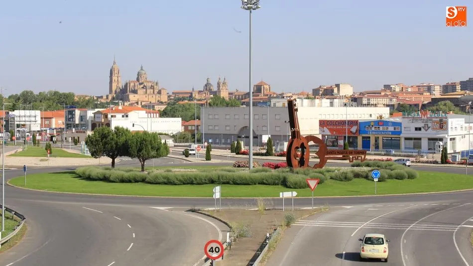 El accidente se ha producido en la glorieta Llaves de la Ciudad de Santa Marta. Foto: Alberto Martín