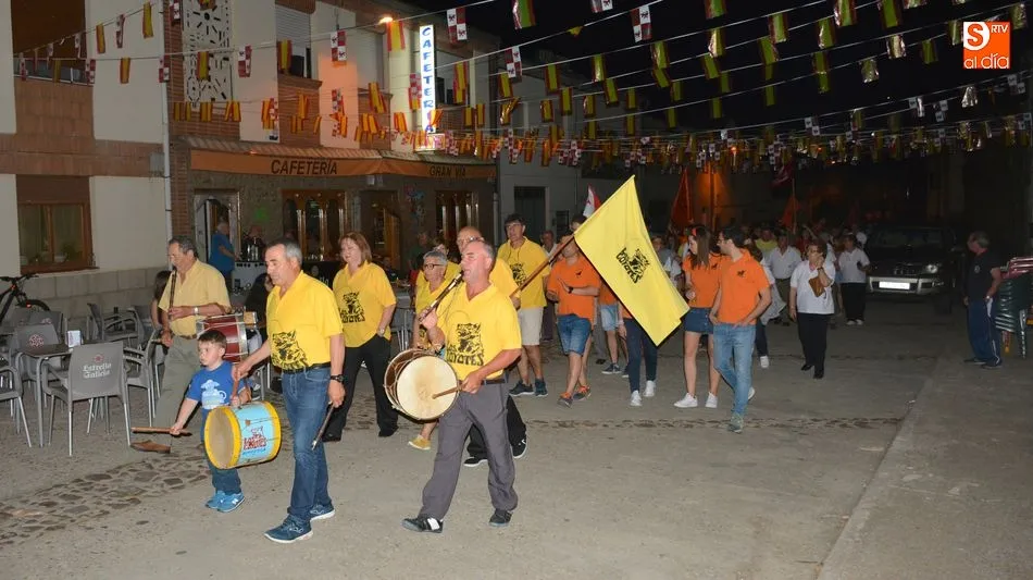 Las Peñas inician las fiestas al grito de Viva San Juan Bendito