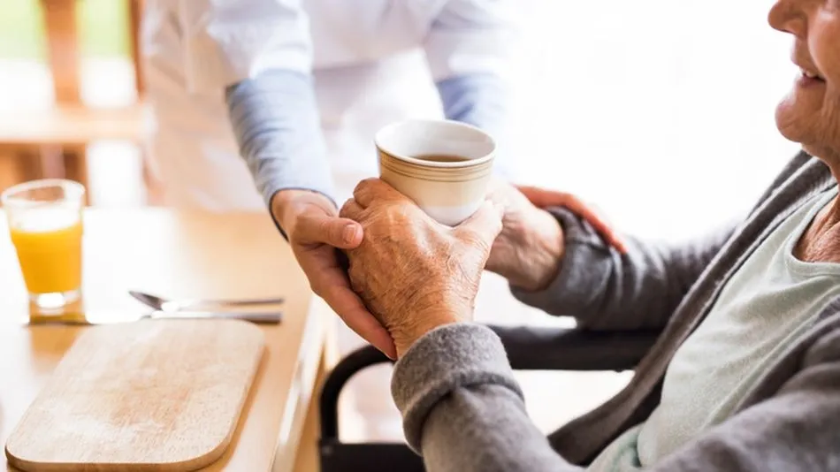 La Junta financia con 1,6 millones la ampliación de jornada y 700 nuevas contrataciones de ayuda a ...