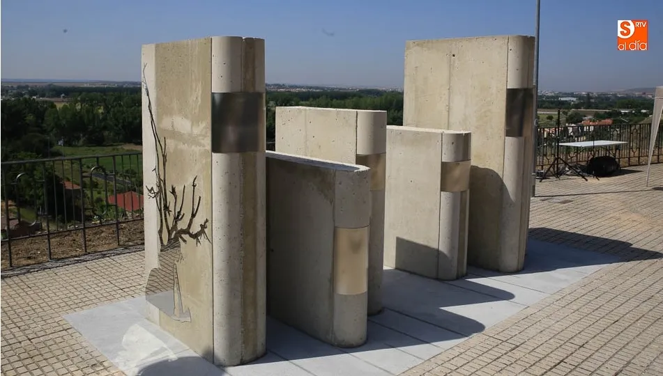 Cabrerizos rinde homenaje a Fray Luis de León con un monumento  