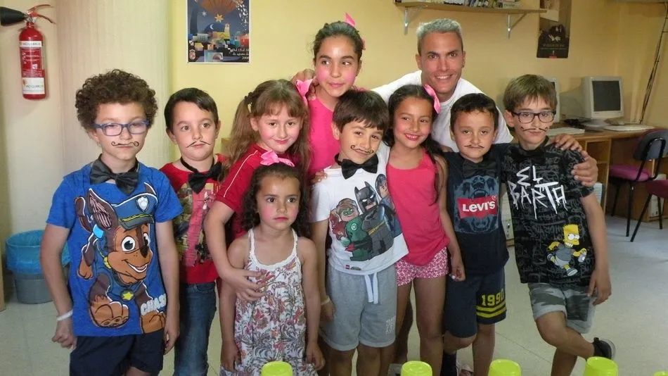 Los alumnos de la guardería de la localidad de la Calzada concluyen el curso con divertidas...