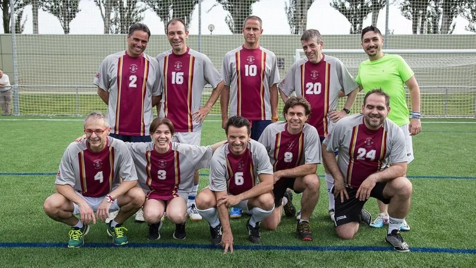 La USAL organiza un partido benéfico para los equipos recién ascendidos de fútbol sala y...