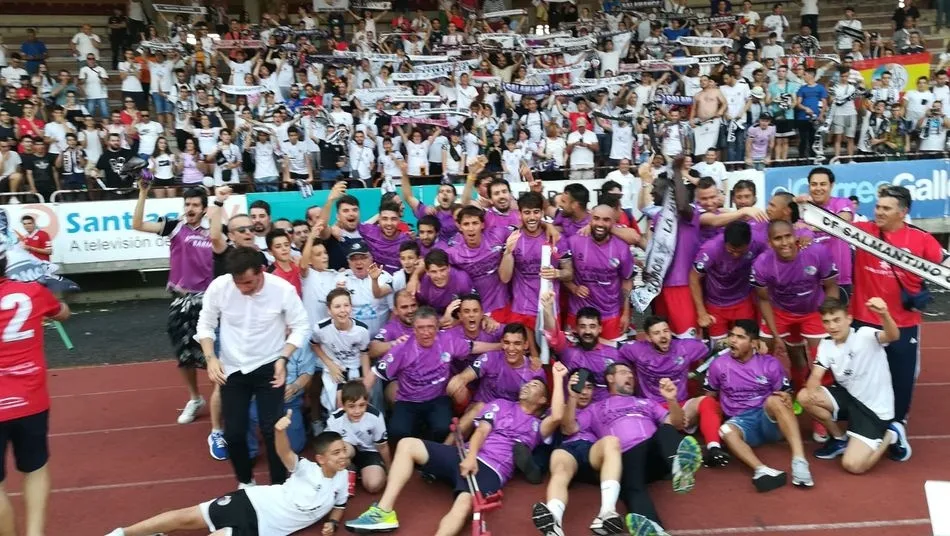 El ascenso del CF Salmantino UDS copa las portadas de la prensa