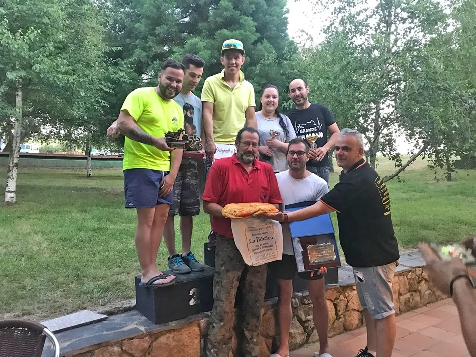 Entrega de premios en El Chiringuito de Canuto del I exhibición de Pitmotard en Serradilla del Arroyo