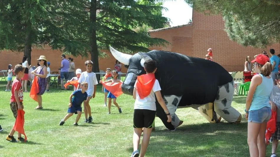 Los más pequeños disfrutaron de un peculiar encierro.