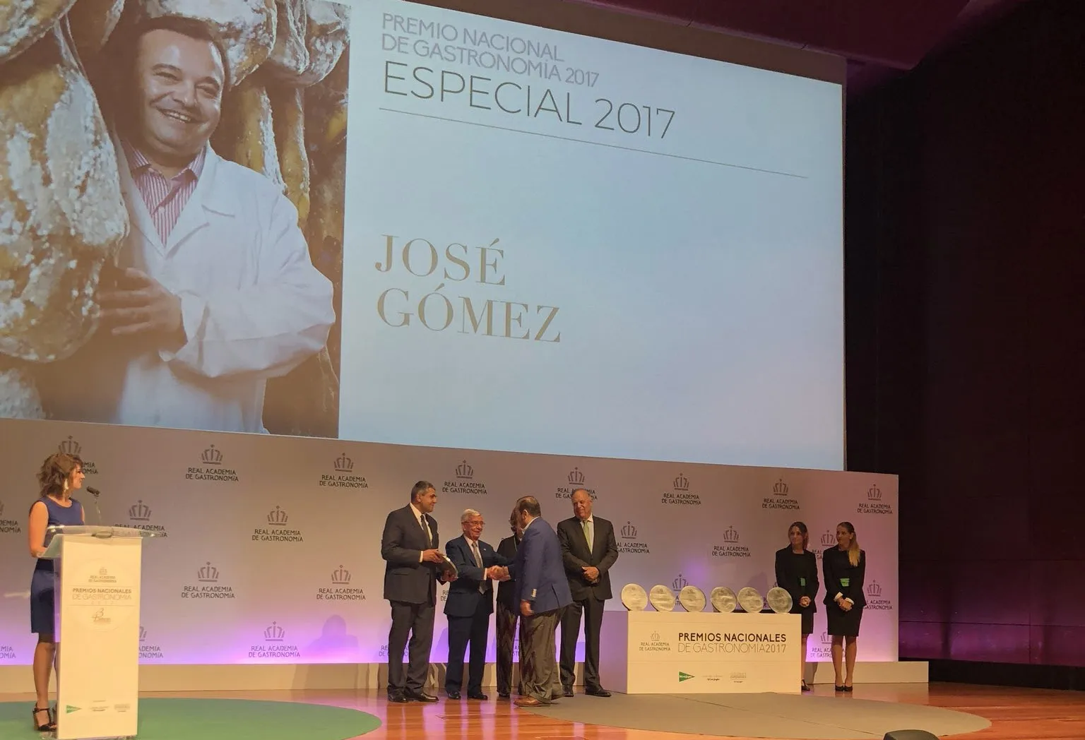 El premio agradece la labor de difusión del jamón ibérico de parte de José Gómez. Foto: Jamones Joselito