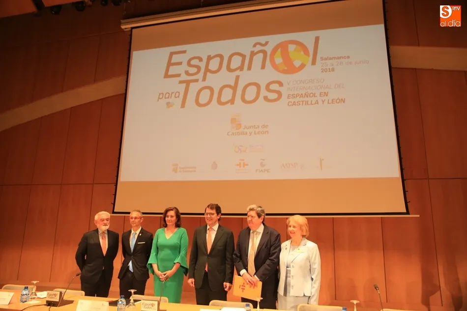 De izq. a dcha., Darío Villanueva, Ricardo Rivero, Josefa García Cirac, Alfonso Fernández Mañueco y Emily Spinelli.