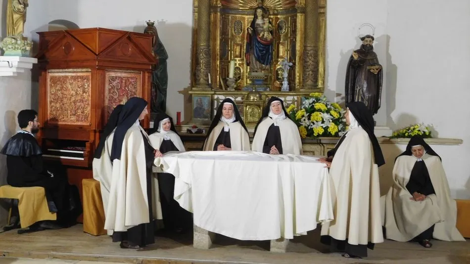 Los vecinos de Carrascal de Barregas reciben a ‘Teresa, la jardinera de la luz’ para descubrir ...