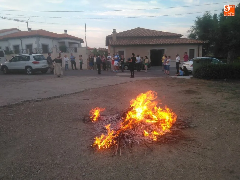 La tradicional hoguera de San Juan estuvo presente en la actividad de la Ruta del Vino en San Miguel de Valero
