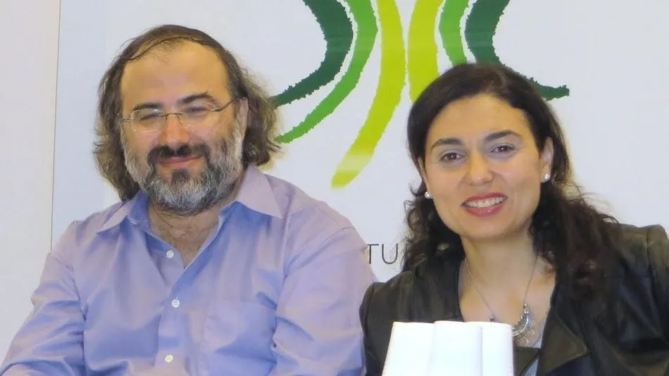 A. P. Alencart y Stefania Di Leo, presidente y secretaria del Premio Francisco de Aldana (foto de Jacqueline Alencar).