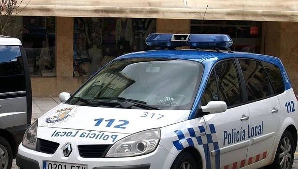 Un vehículo de la Policía Local durante un dispositivo.