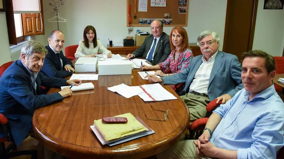 Los miembros del jurado, durante las deliberaciones.