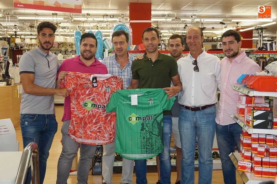 El CD Guijuelo defenderá su protagonismo en Segunda B buscando el buen juego