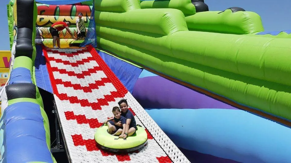 Fiesta de Fin de Curso con hinchables gigantes en El Tormes / Foto: Archivo.