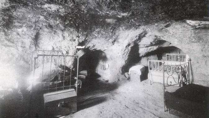 La misteriosa cueva del Campus Unamuno