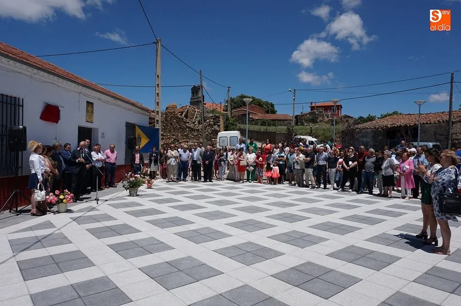 La Plaza Mayor ya luce su nueva disposición en el centro de Berrocal de Salvatierra