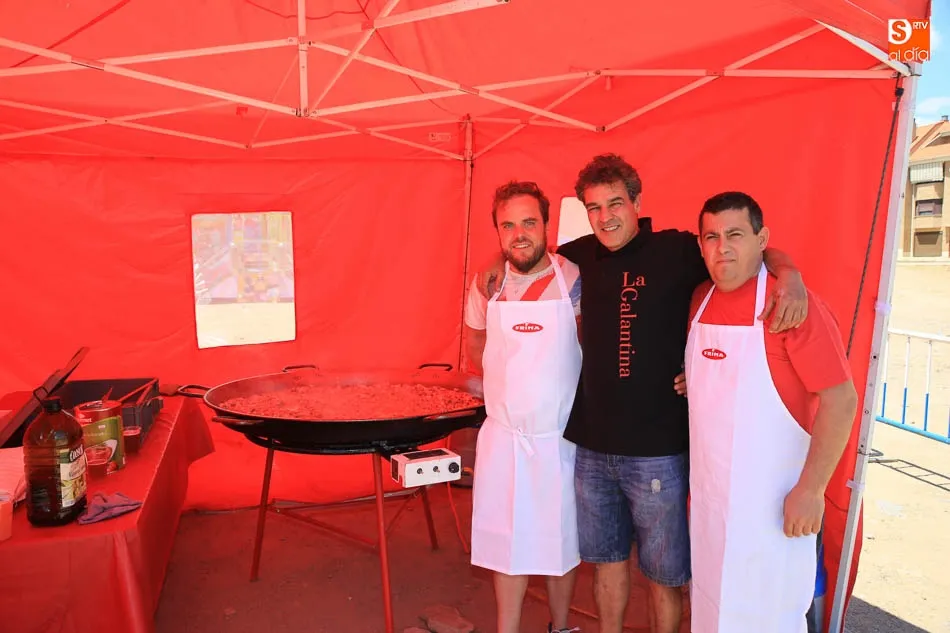 Paella en el paseo Enrique de Sena / Foto: Alberto Martín.