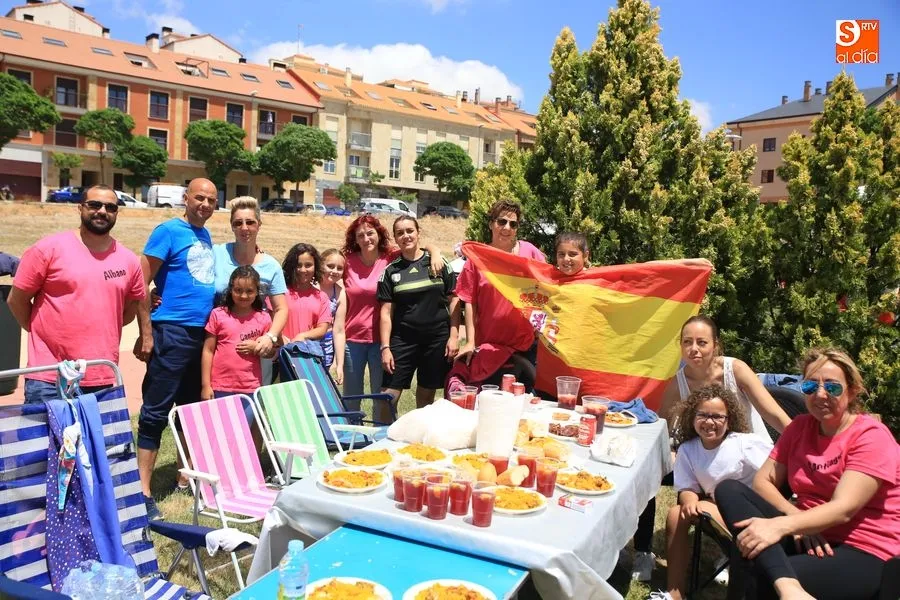 Aficionados apoyando a la selección / Foto: Alberto Martín.