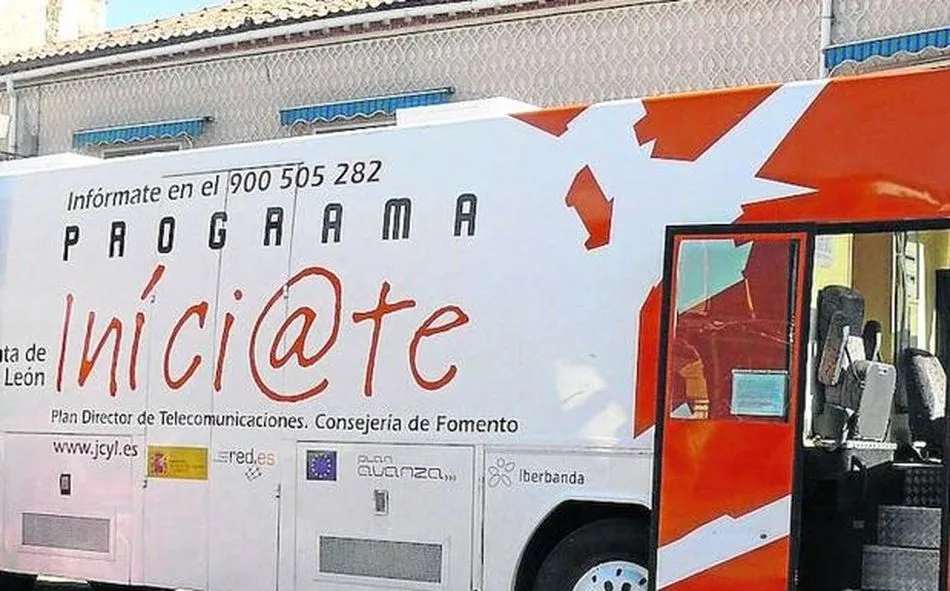 El Ciberbús, en una de las rutas por Segovia / Foto: Norte de Castilla.