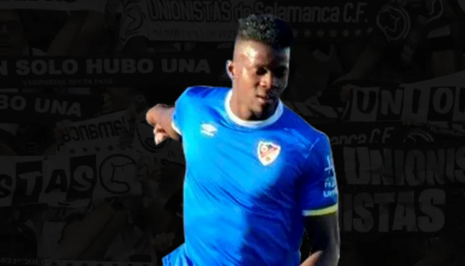 Admonio tiene experiencia en Segunda División B, categoría en la que militó durante la temporada 2016-2017 en el CD El Ejido 2012