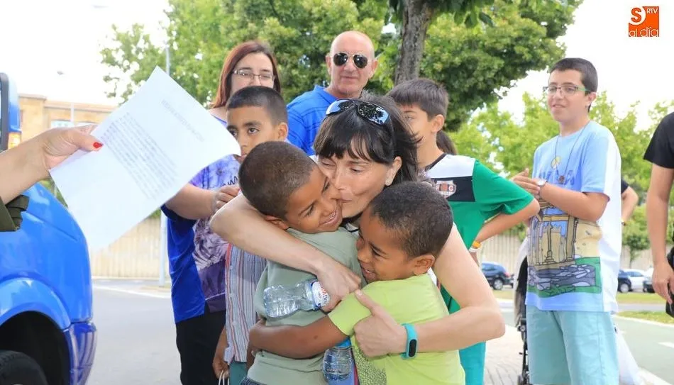 Emotivo recibimiento de los niños saharauis. Foto de Alberto Martín