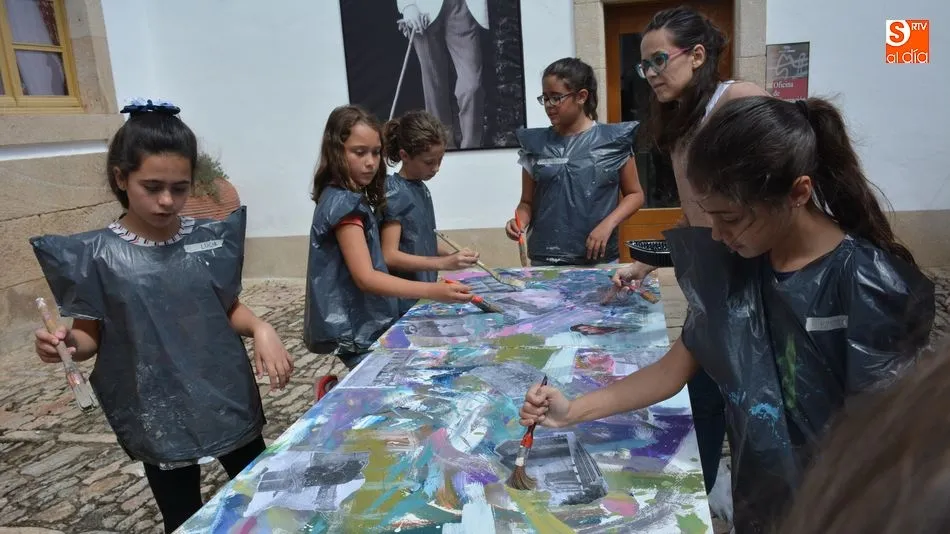 Los niños participaron con gran interés en el taller creativo / E. Corredera