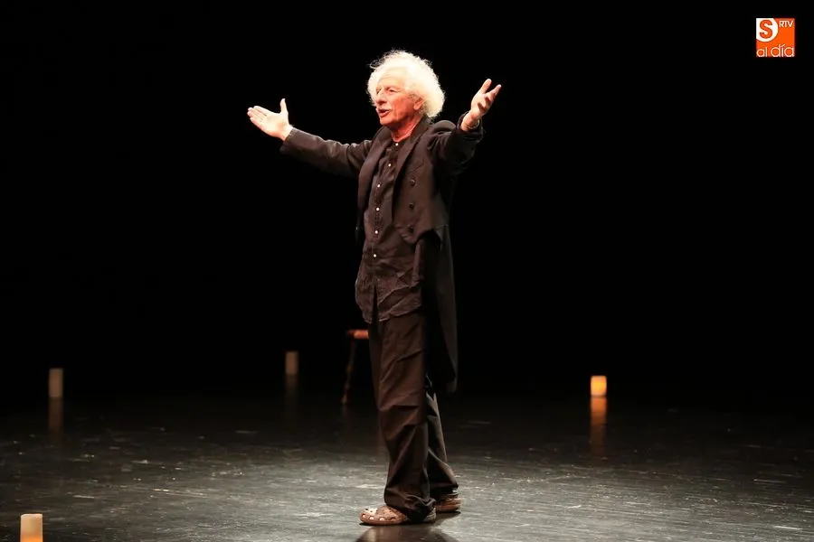 Rafael Álvarez ‘El Brujo’ en su espectáculo  ‘La luz oscura.