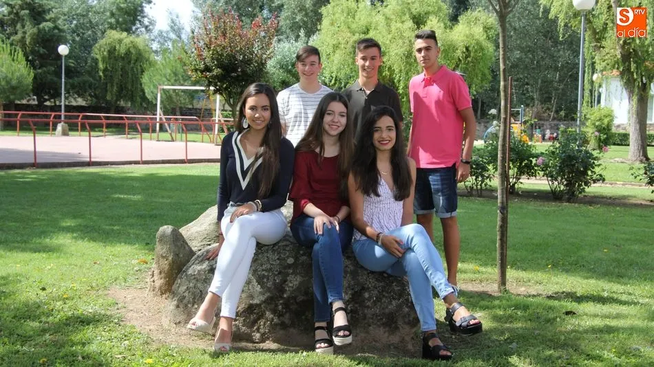 Simpática y atractiva Corte de Honor juvenil para estas Ferias y Fiestas 2018