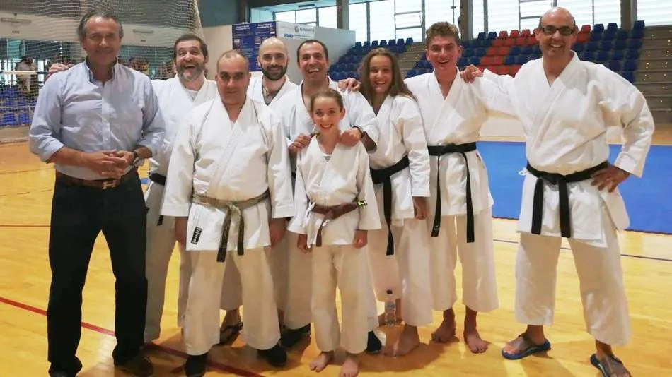 Karatecas del Gimnasio Osaka que lograron el cinturon negro