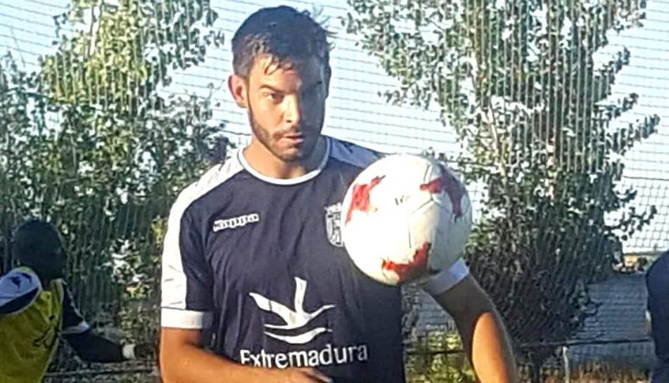 Jesús Muñoz en su etapa con el CD Badajoz. Foto @JesusM5591