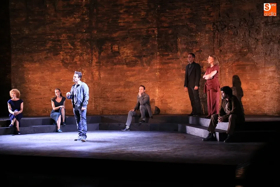 Un momento de la puesta en escena de Tiempo de silencio, con Teatro de la Abadía.