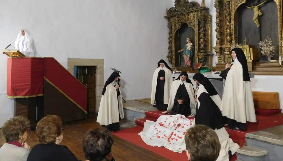 Representación 204 de Teresa, la jardinera de la luz, en esta ocasión en la iglesia de san Pedro en Villar de Peralonso