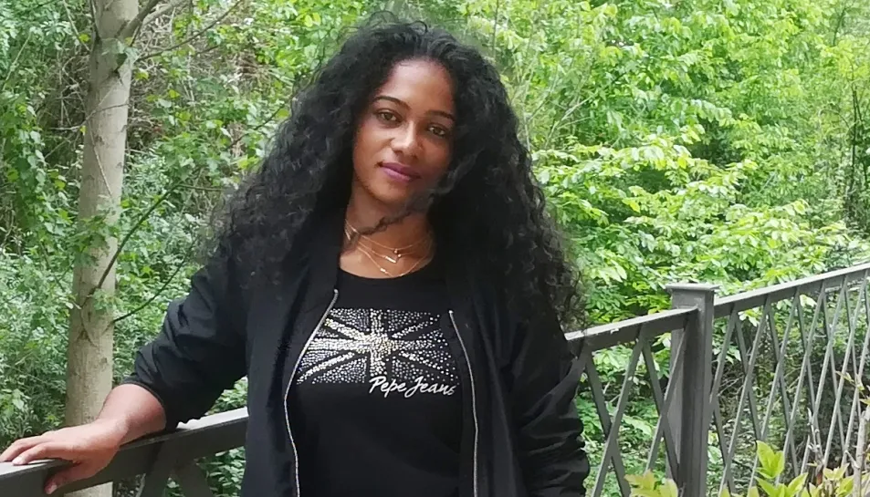 Thaïna termina sus prácticas contribuyendo como miles de extranjeros a enriquecer el carácter cosmopolita de Salamanca