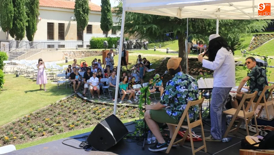 Concierto de The Pinker Tones en los Jardines de Santo Domingo de la Cruz. Foto de Alberto Martín