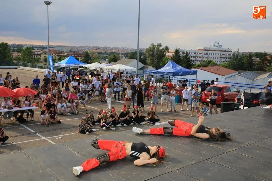 Momento de la batalla de danza urbana en el aparcamiento del E.Leclerc / Foto: Alberto martín.