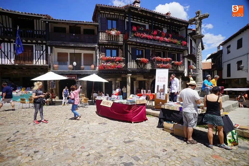 La Plaza Mayor albergó la III edición de la Feria del Libro de La Alberca