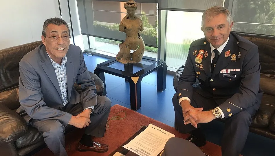 El delegado de la Junta, Bienvenido Mena y el coronel jefe José García