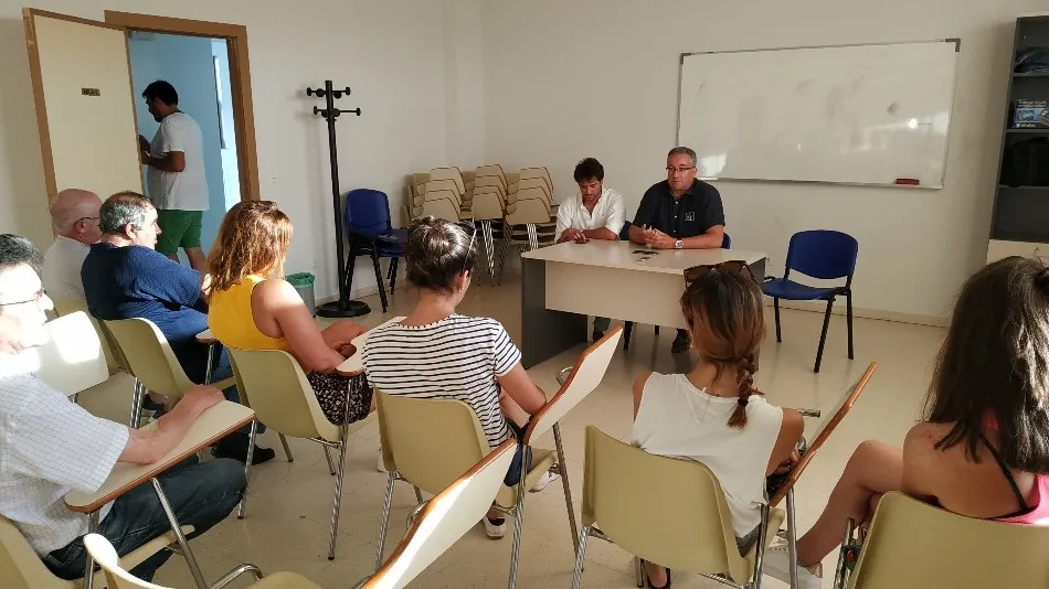 La reunión contó con poca asistencia de peñistas de la villa