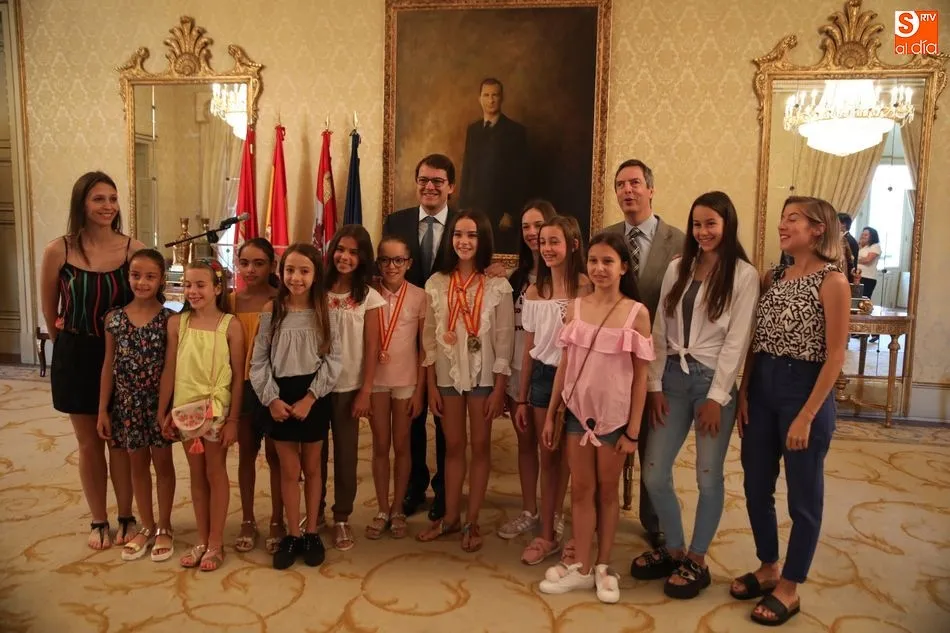 El Club Rítmica Salamanca, en el Ayuntamiento de Salamanca. Foto: Alberto Martín